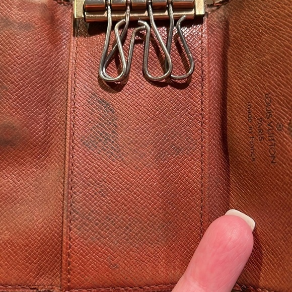 Authentic Louis Vuitton 4 key monogram holder - Picture 11 of 12